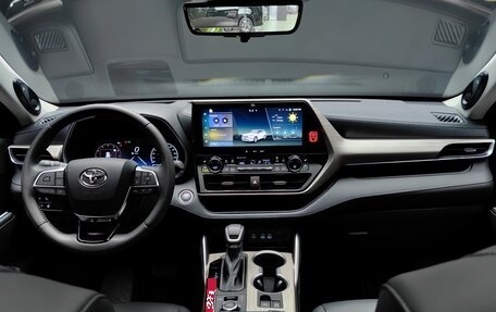 Toyota Highlander, 2025 год, 5 195 000 рублей, 28 фотография