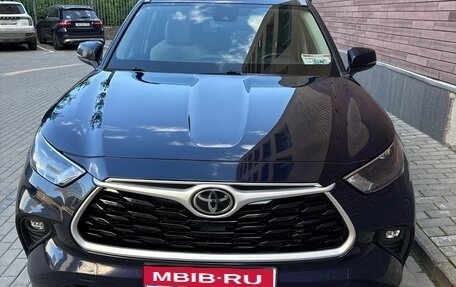 Toyota Highlander, 2022 год, 4 500 000 рублей, 1 фотография
