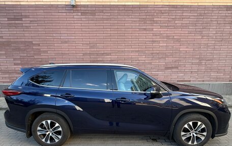 Toyota Highlander, 2022 год, 4 500 000 рублей, 2 фотография