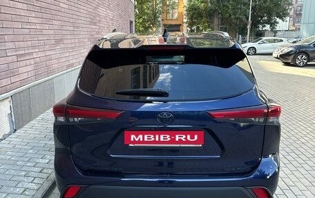 Toyota Highlander, 2022 год, 4 500 000 рублей, 3 фотография