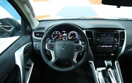 Mitsubishi Pajero Sport III рестайлинг, 2018 год, 2 650 000 рублей, 14 фотография