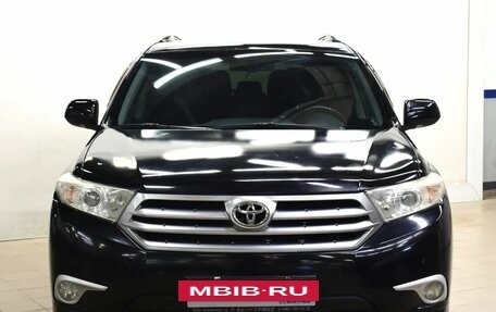 Toyota Highlander III, 2012 год, 1 820 000 рублей, 2 фотография