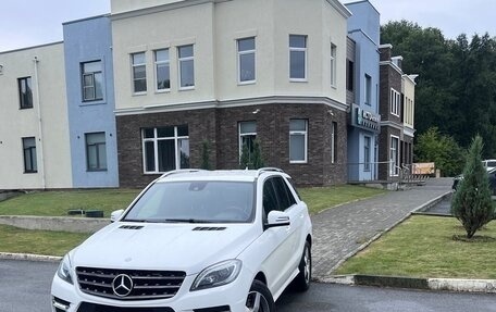 Mercedes-Benz M-Класс, 2013 год, 1 890 000 рублей, 4 фотография