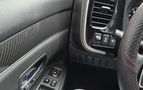 Mitsubishi Outlander III рестайлинг 3, 2021 год, 2 300 000 рублей, 4 фотография