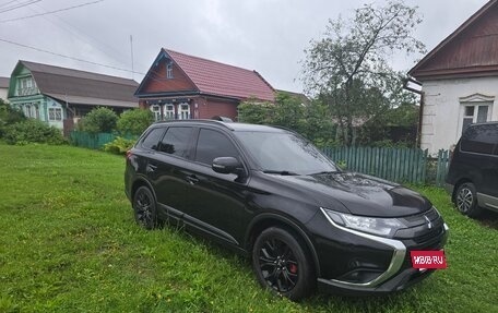 Mitsubishi Outlander III рестайлинг 3, 2021 год, 2 300 000 рублей, 2 фотография