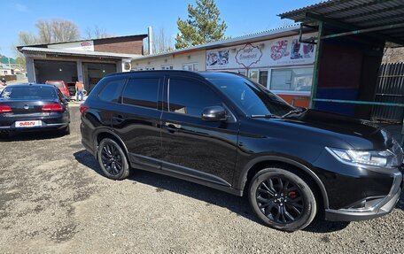 Mitsubishi Outlander III рестайлинг 3, 2021 год, 2 300 000 рублей, 3 фотография
