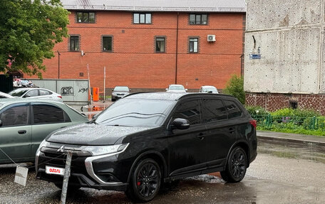Mitsubishi Outlander III рестайлинг 3, 2021 год, 2 300 000 рублей, 6 фотография