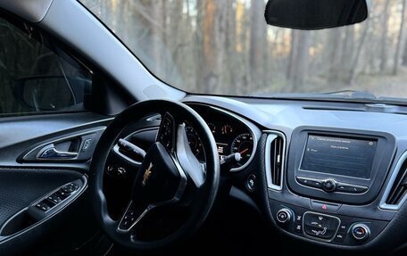 Chevrolet Malibu IX, 2017 год, 1 370 000 рублей, 5 фотография