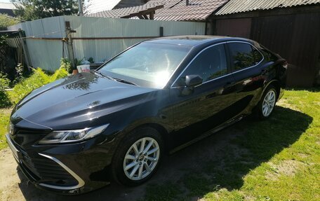 Toyota Camry, 2021 год, 2 900 000 рублей, 2 фотография