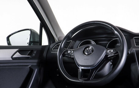 Volkswagen Tiguan II, 2019 год, 2 490 000 рублей, 15 фотография