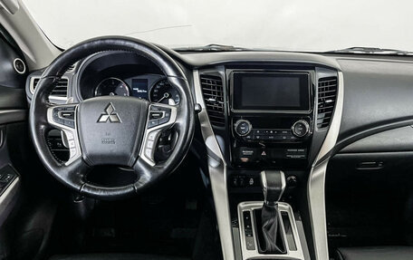 Mitsubishi Pajero Sport III рестайлинг, 2017 год, 2 547 000 рублей, 12 фотография