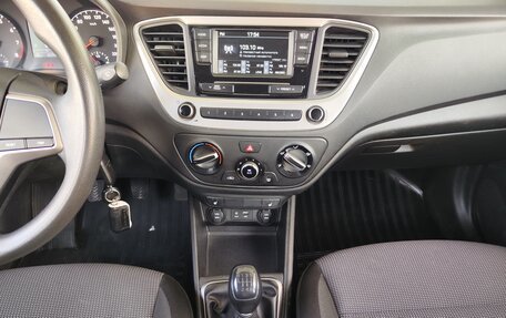 Hyundai Solaris II рестайлинг, 2017 год, 1 159 000 рублей, 8 фотография