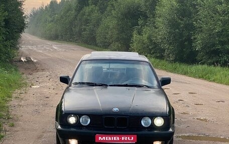 BMW 5 серия, 1988 год, 300 000 рублей, 1 фотография