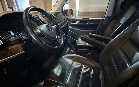 Volkswagen Multivan T6 рестайлинг, 2019 год, 4 500 000 рублей, 9 фотография