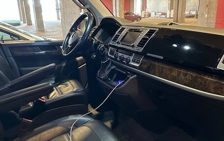 Volkswagen Multivan T6 рестайлинг, 2019 год, 4 500 000 рублей, 8 фотография