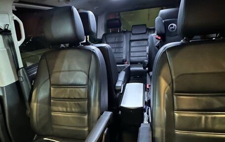 Volkswagen Multivan T6 рестайлинг, 2019 год, 4 500 000 рублей, 6 фотография