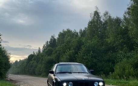 BMW 5 серия, 1988 год, 300 000 рублей, 3 фотография