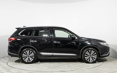 Mitsubishi Outlander III рестайлинг 3, 2019 год, 2 599 700 рублей, 4 фотография