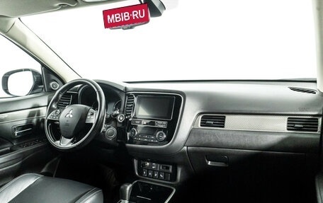 Mitsubishi Outlander III рестайлинг 3, 2019 год, 2 599 700 рублей, 9 фотография