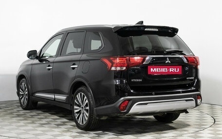 Mitsubishi Outlander III рестайлинг 3, 2019 год, 2 599 700 рублей, 7 фотография