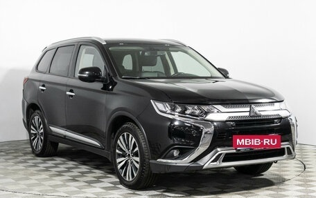 Mitsubishi Outlander III рестайлинг 3, 2019 год, 2 599 700 рублей, 3 фотография