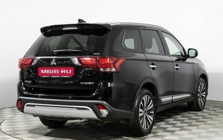 Mitsubishi Outlander III рестайлинг 3, 2019 год, 2 599 700 рублей, 5 фотография