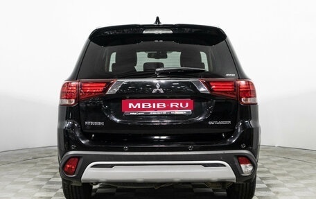 Mitsubishi Outlander III рестайлинг 3, 2019 год, 2 599 700 рублей, 6 фотография