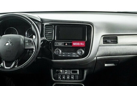 Mitsubishi Outlander III рестайлинг 3, 2019 год, 2 599 700 рублей, 14 фотография