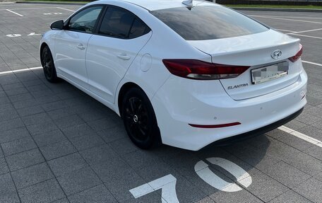 Hyundai Elantra VI рестайлинг, 2018 год, 1 650 000 рублей, 6 фотография