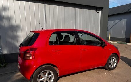 Toyota Yaris III рестайлинг, 2006 год, 550 000 рублей, 10 фотография