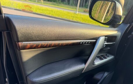 Toyota Land Cruiser 200, 2013 год, 4 000 000 рублей, 23 фотография