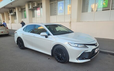 Toyota Camry, 2021 год, 3 550 000 рублей, 2 фотография