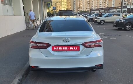 Toyota Camry, 2021 год, 3 550 000 рублей, 5 фотография