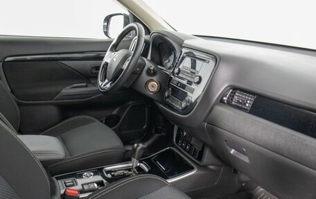 Mitsubishi Outlander III рестайлинг 3, 2019 год, 1 850 000 рублей, 9 фотография