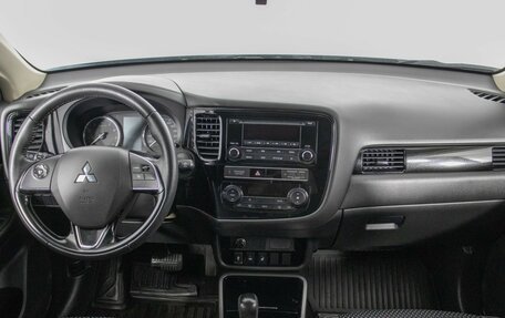 Mitsubishi Outlander III рестайлинг 3, 2019 год, 1 850 000 рублей, 13 фотография