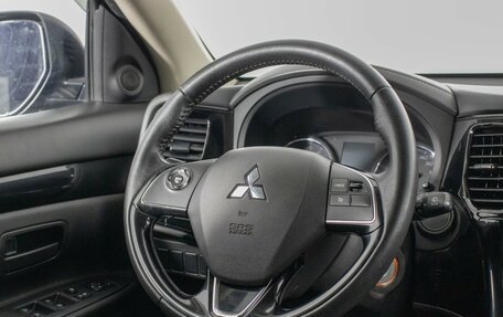 Mitsubishi Outlander III рестайлинг 3, 2019 год, 1 850 000 рублей, 15 фотография