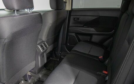 Mitsubishi Outlander III рестайлинг 3, 2019 год, 1 850 000 рублей, 11 фотография