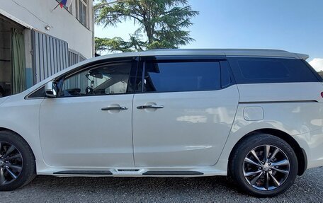 KIA Carnival III, 2018 год, 2 790 000 рублей, 3 фотография