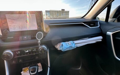 Toyota RAV4, 2021 год, 3 700 000 рублей, 10 фотография