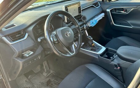 Toyota RAV4, 2021 год, 3 700 000 рублей, 9 фотография