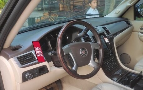 Cadillac Escalade III, 2007 год, 1 150 000 рублей, 2 фотография