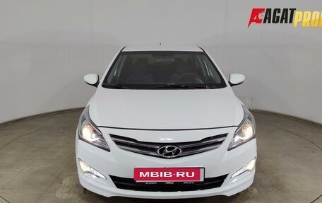 Hyundai Solaris II рестайлинг, 2015 год, 820 000 рублей, 2 фотография