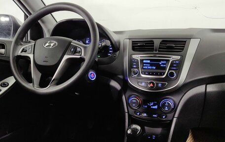 Hyundai Solaris II рестайлинг, 2015 год, 820 000 рублей, 9 фотография
