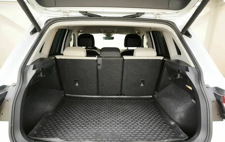 Volkswagen Tiguan II, 2020 год, 2 399 000 рублей, 15 фотография
