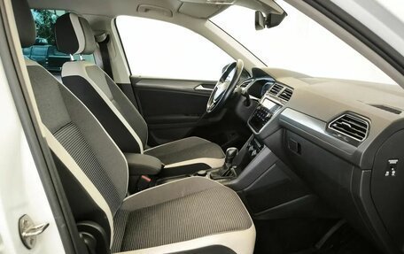 Volkswagen Tiguan II, 2020 год, 2 399 000 рублей, 13 фотография