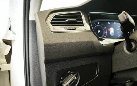 Volkswagen Tiguan II, 2020 год, 2 399 000 рублей, 10 фотография