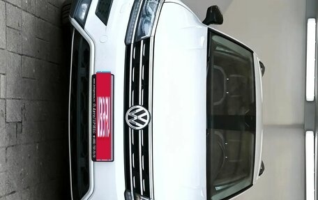 Volkswagen Tiguan II, 2020 год, 2 399 000 рублей, 2 фотография