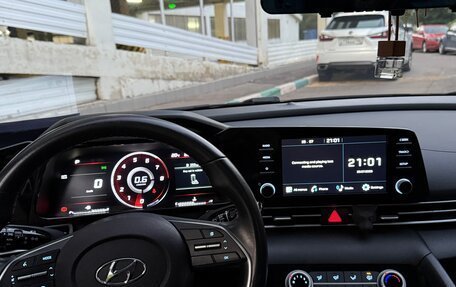 Hyundai Elantra, 2021 год, 2 300 000 рублей, 8 фотография