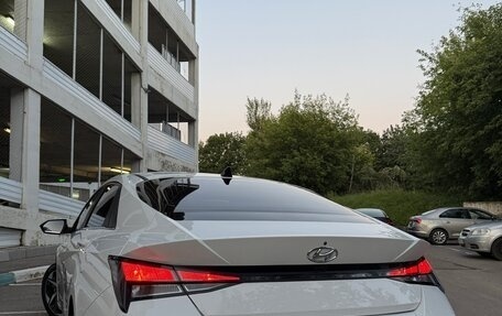 Hyundai Elantra, 2021 год, 2 300 000 рублей, 3 фотография