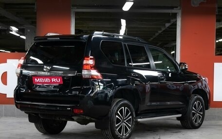 Toyota Land Cruiser Prado 150 рестайлинг 2, 2016 год, 3 298 000 рублей, 6 фотография